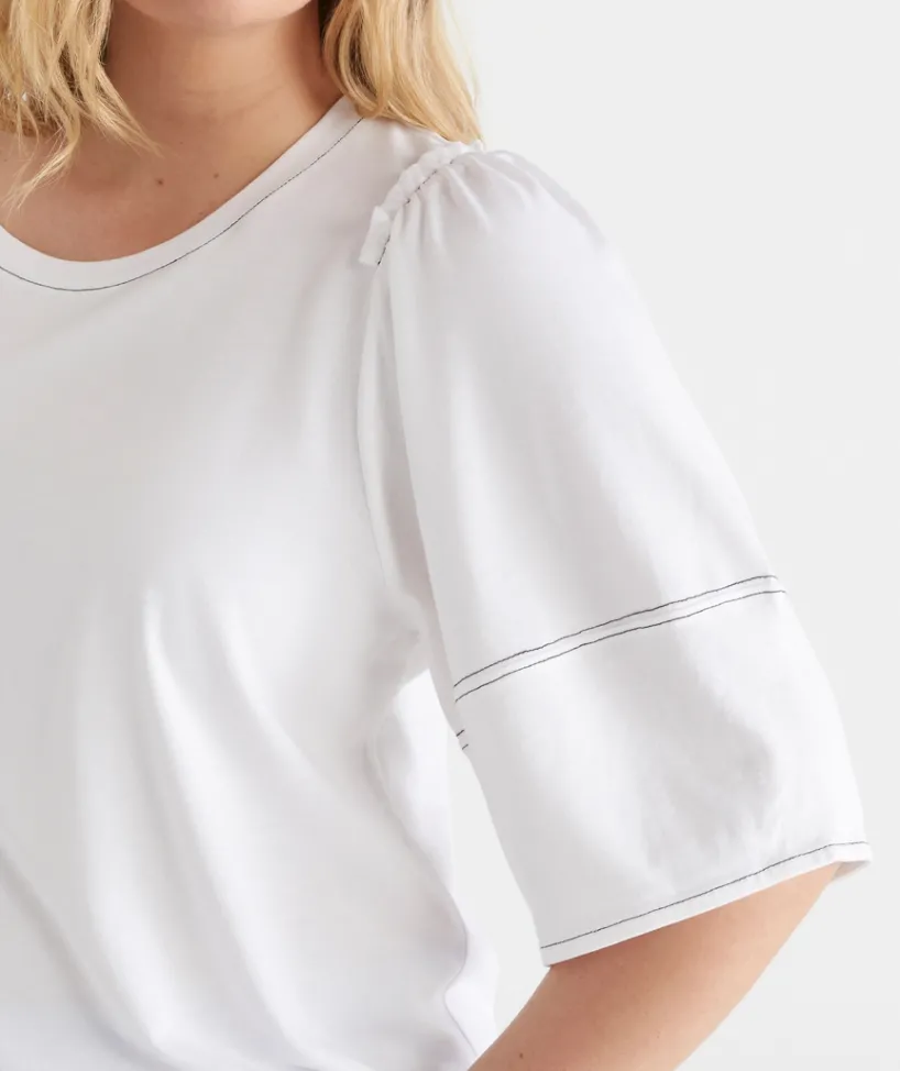 Sussan Tops|T-Shirts>Contrast Stitch Puff Sleeve Top