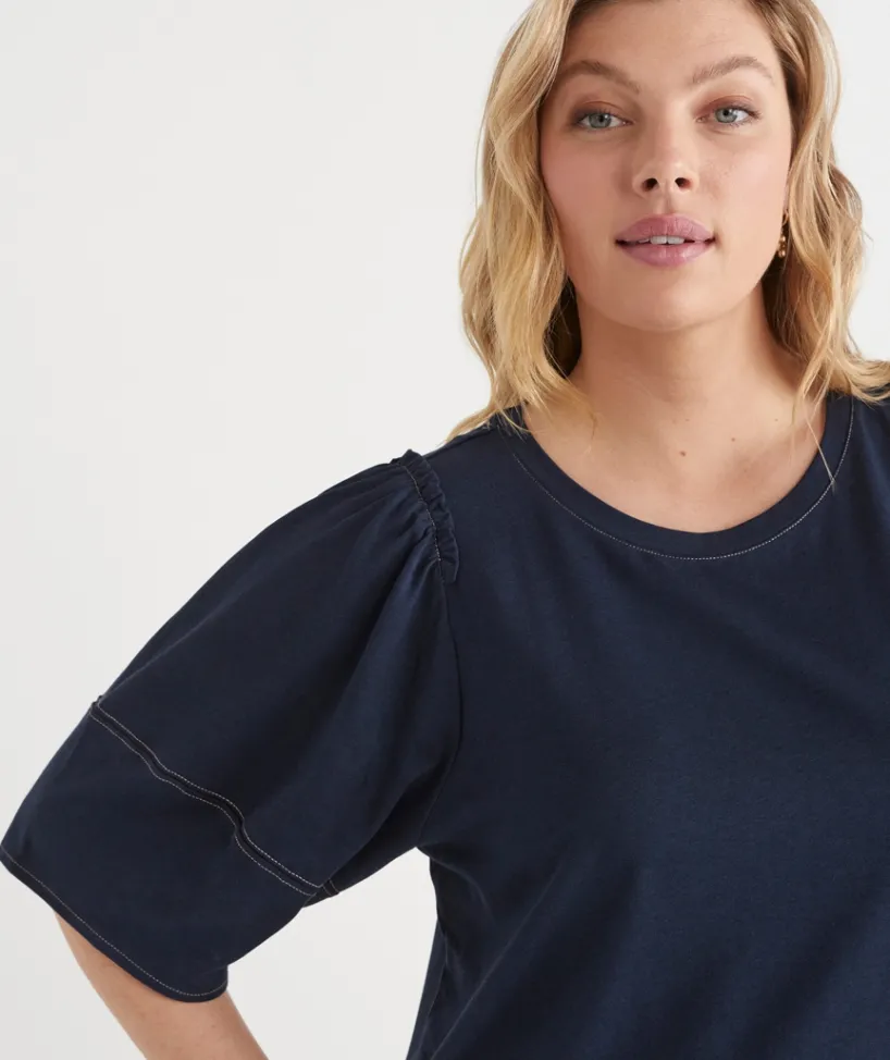 Sussan Tops|T-Shirts>Contrast Stitch Puff Sleeve Top