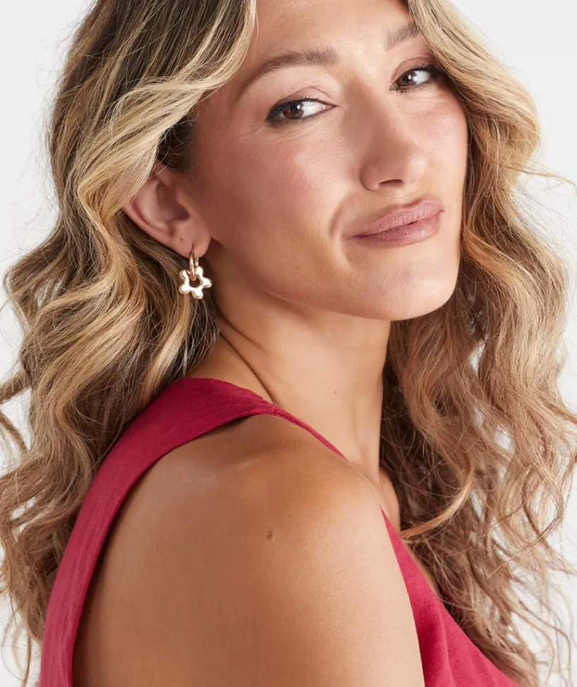 Sussan Jewellery>Plated Flower Huggie Earring GOLD